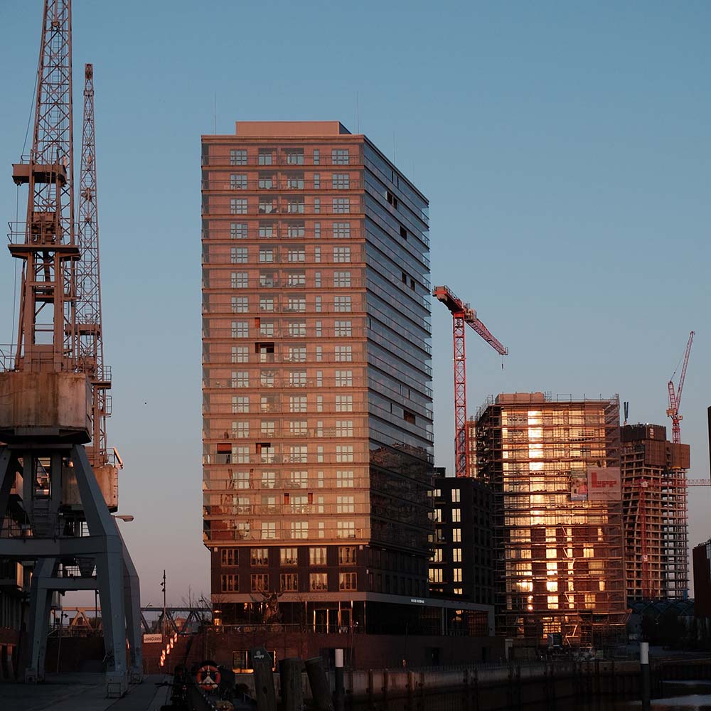 Ansicht des Holzhochhauses Roots in der Hafencity Hamburg